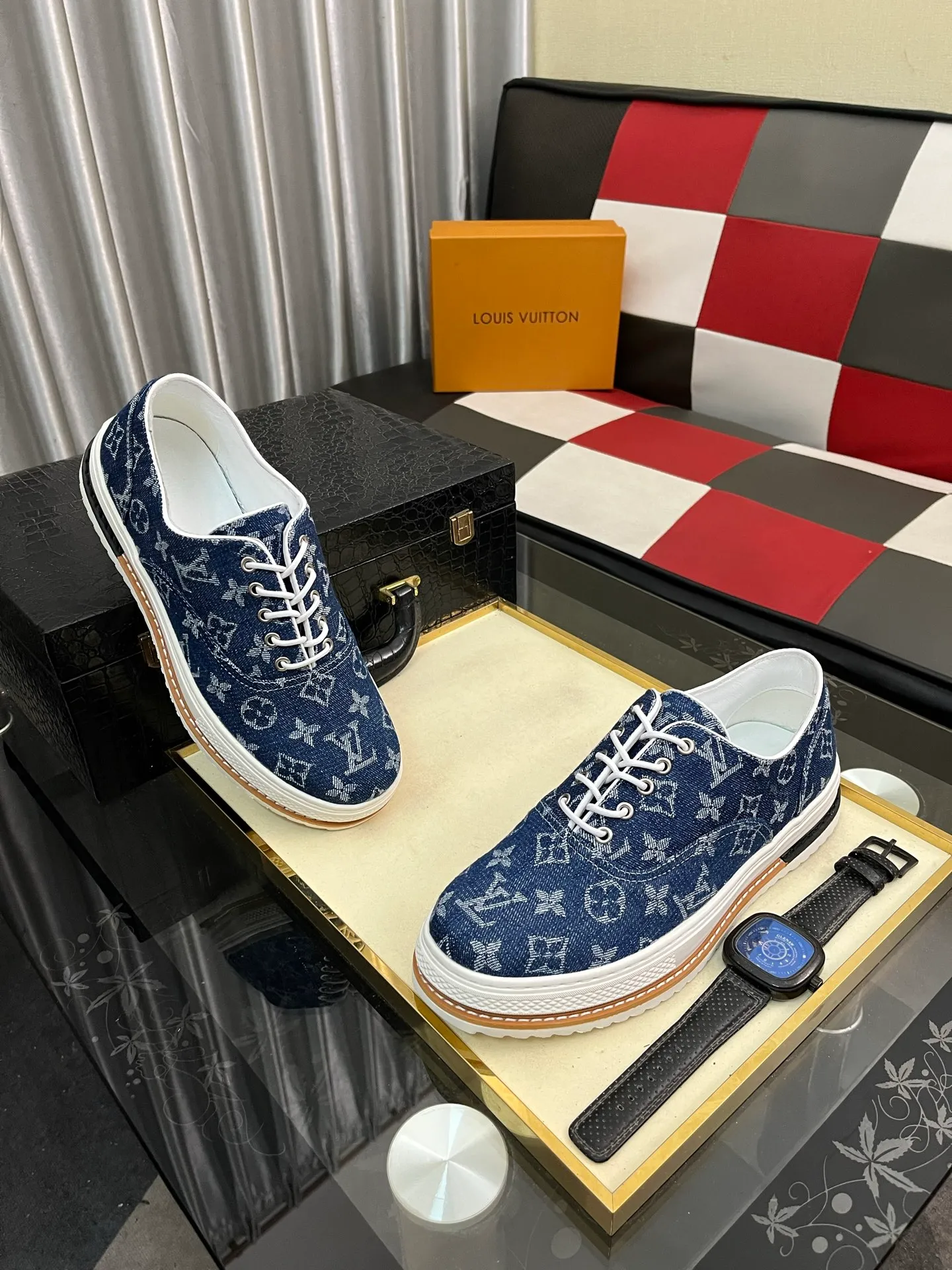 Men's Men's Shoes 💰420⌚️⌚️🇮🇹🇮🇹LV Louis Vuitton. The latest trendy casual shoes are popular in physical stores in sizes 38-44. New spring and summer comfortable imported custom original cowhide, unique jacquard fabric element design. Paired with sheepskin lining, Lv original bottom, [taiyang][taiyang] high-end packaging and high quality💪Details determine the quality, you can enter and leave the counter at will, welcome to compare🇮🇹